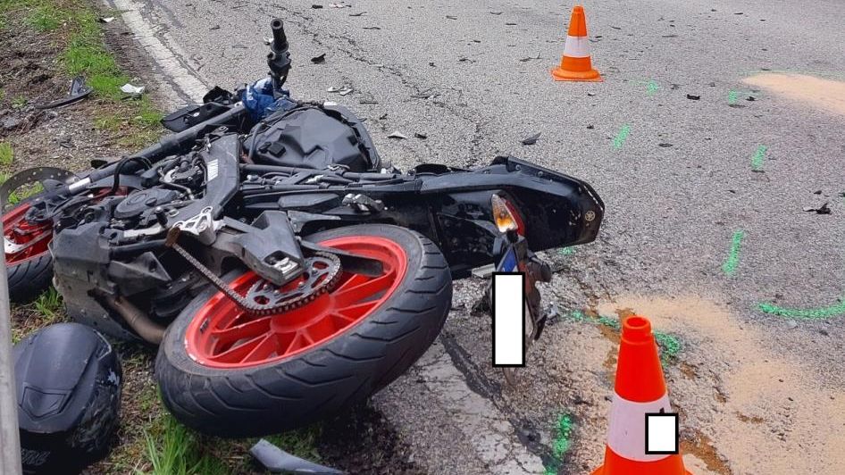 Mladý motorkář nepřežil srážku s traktorem